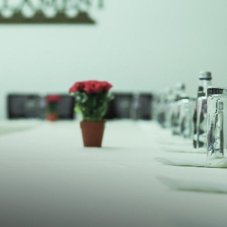 Hotel Parlament Prishtinë Ngoại thất bức ảnh