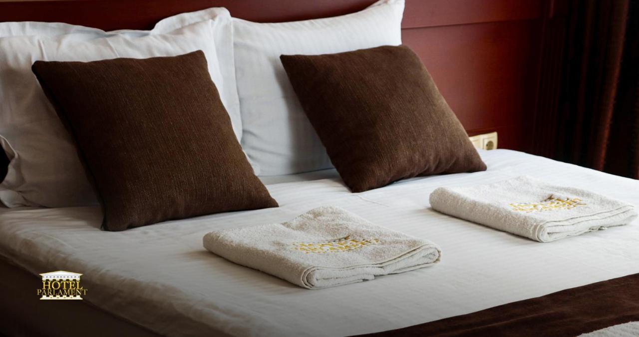 Hotel Parlament Prishtinë Ngoại thất bức ảnh