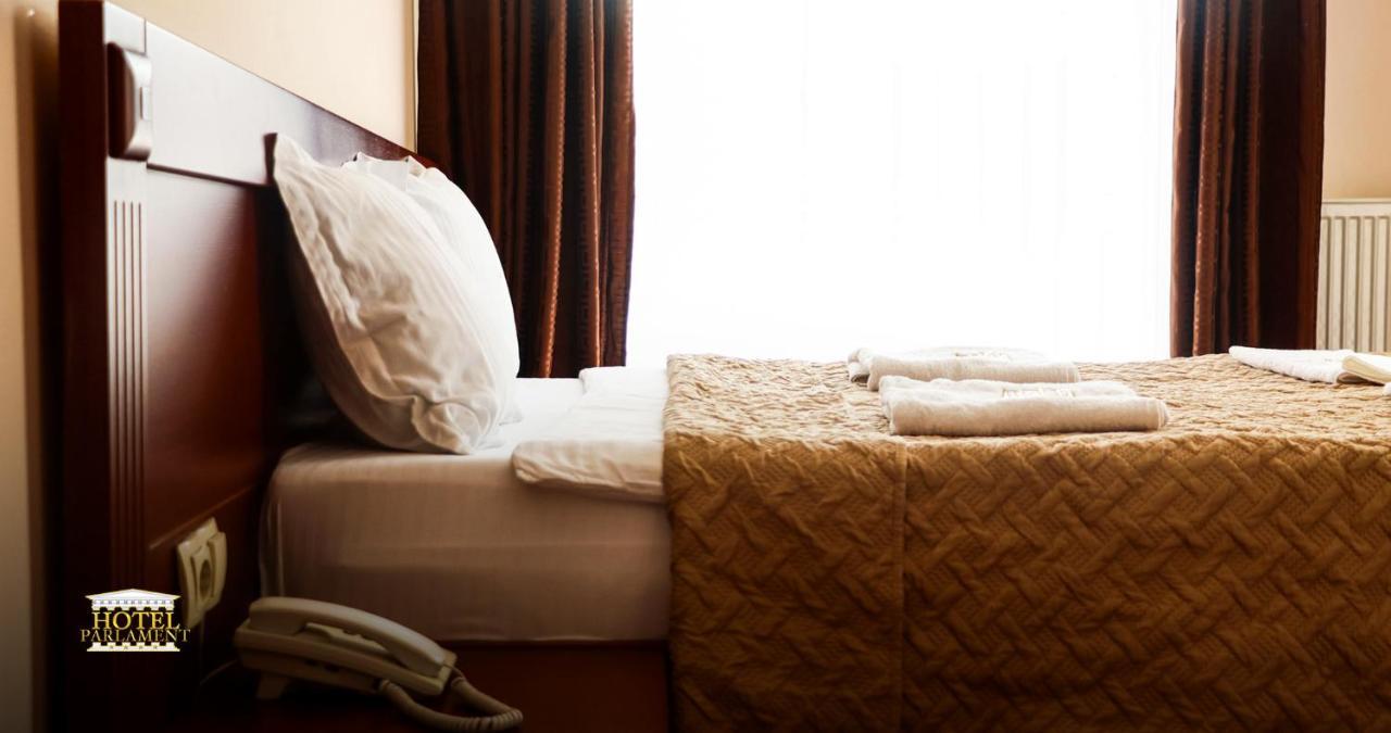 Hotel Parlament Prishtinë Ngoại thất bức ảnh