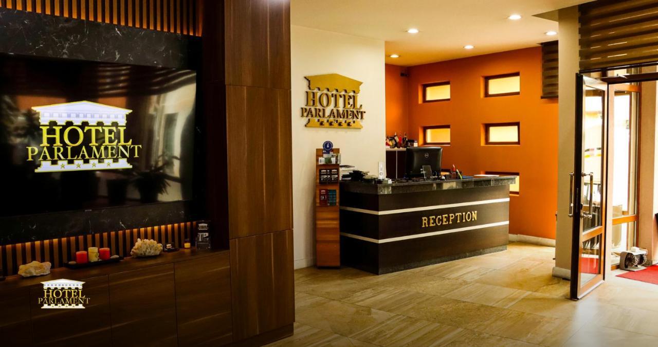 Hotel Parlament Prishtinë Ngoại thất bức ảnh