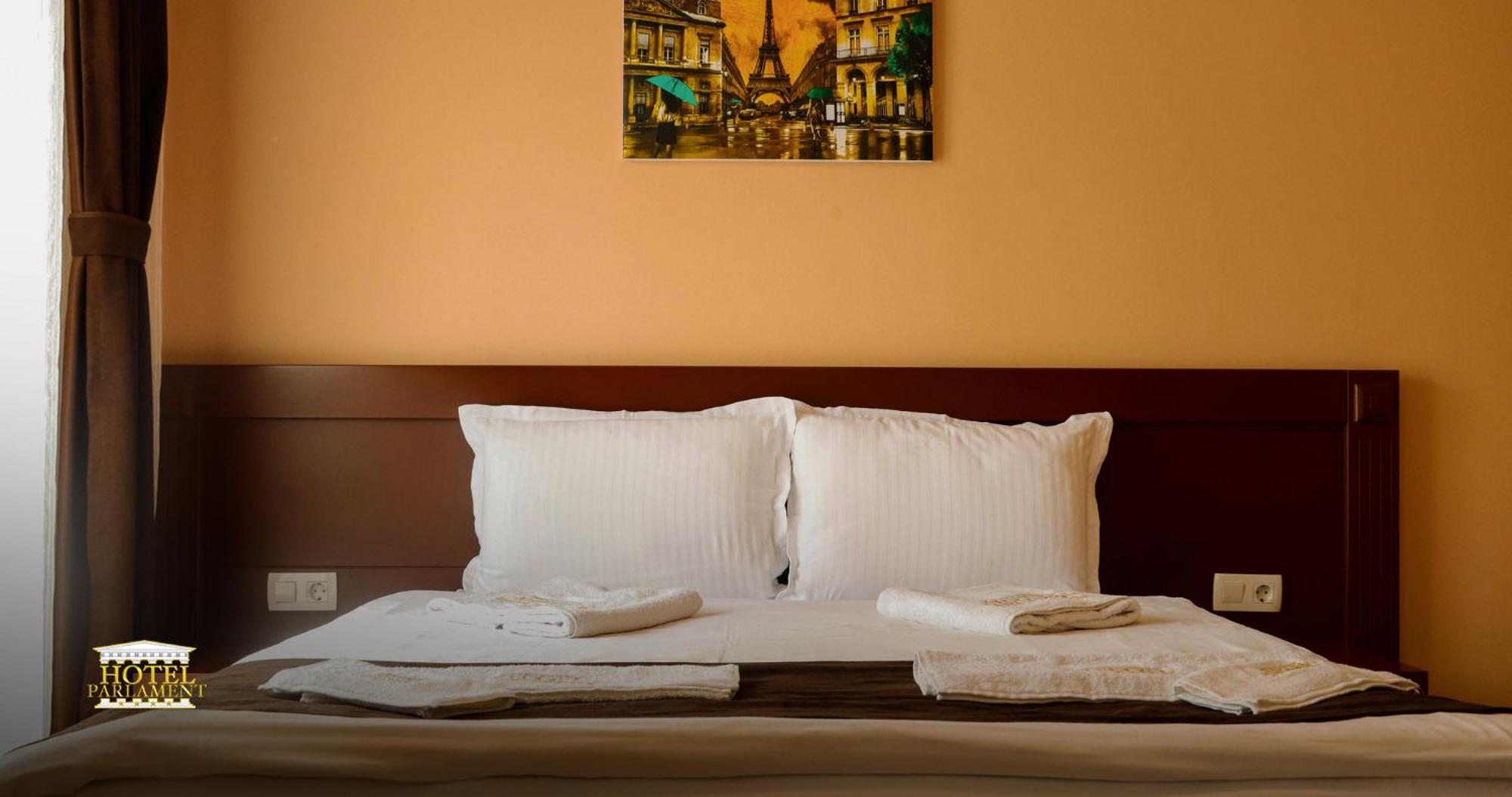 Hotel Parlament Prishtinë Ngoại thất bức ảnh