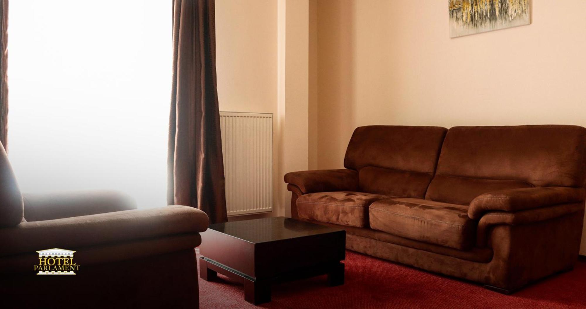 Hotel Parlament Prishtinë Ngoại thất bức ảnh