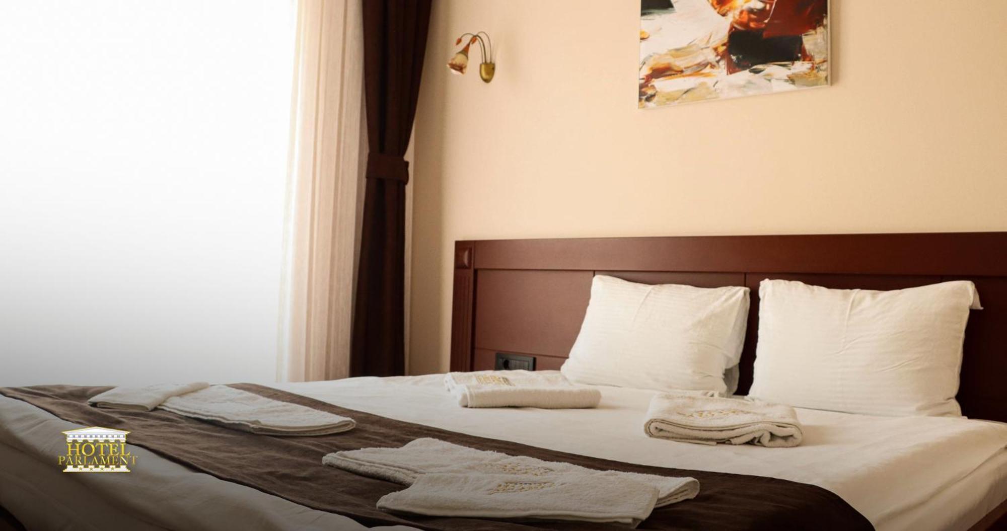Hotel Parlament Prishtinë Ngoại thất bức ảnh