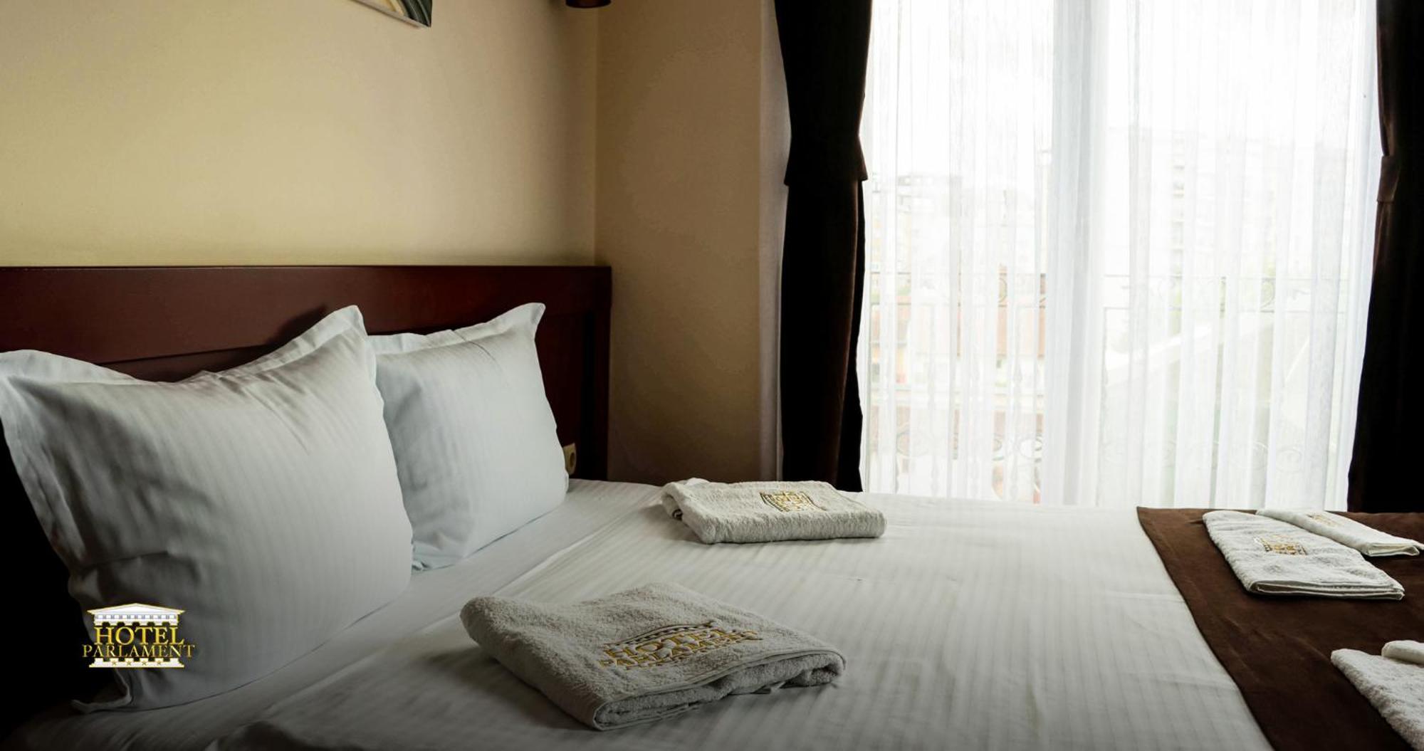 Hotel Parlament Prishtinë Ngoại thất bức ảnh