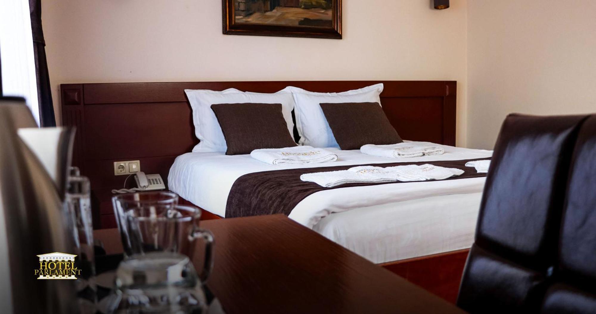 Hotel Parlament Prishtinë Ngoại thất bức ảnh
