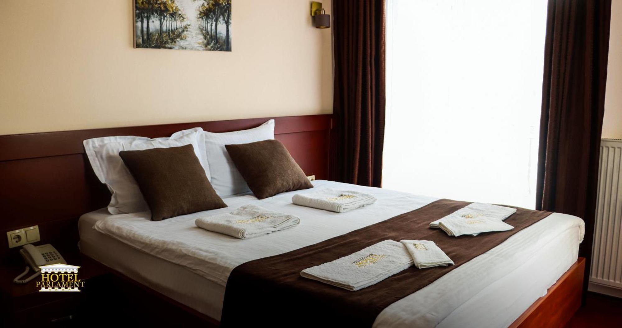 Hotel Parlament Prishtinë Ngoại thất bức ảnh