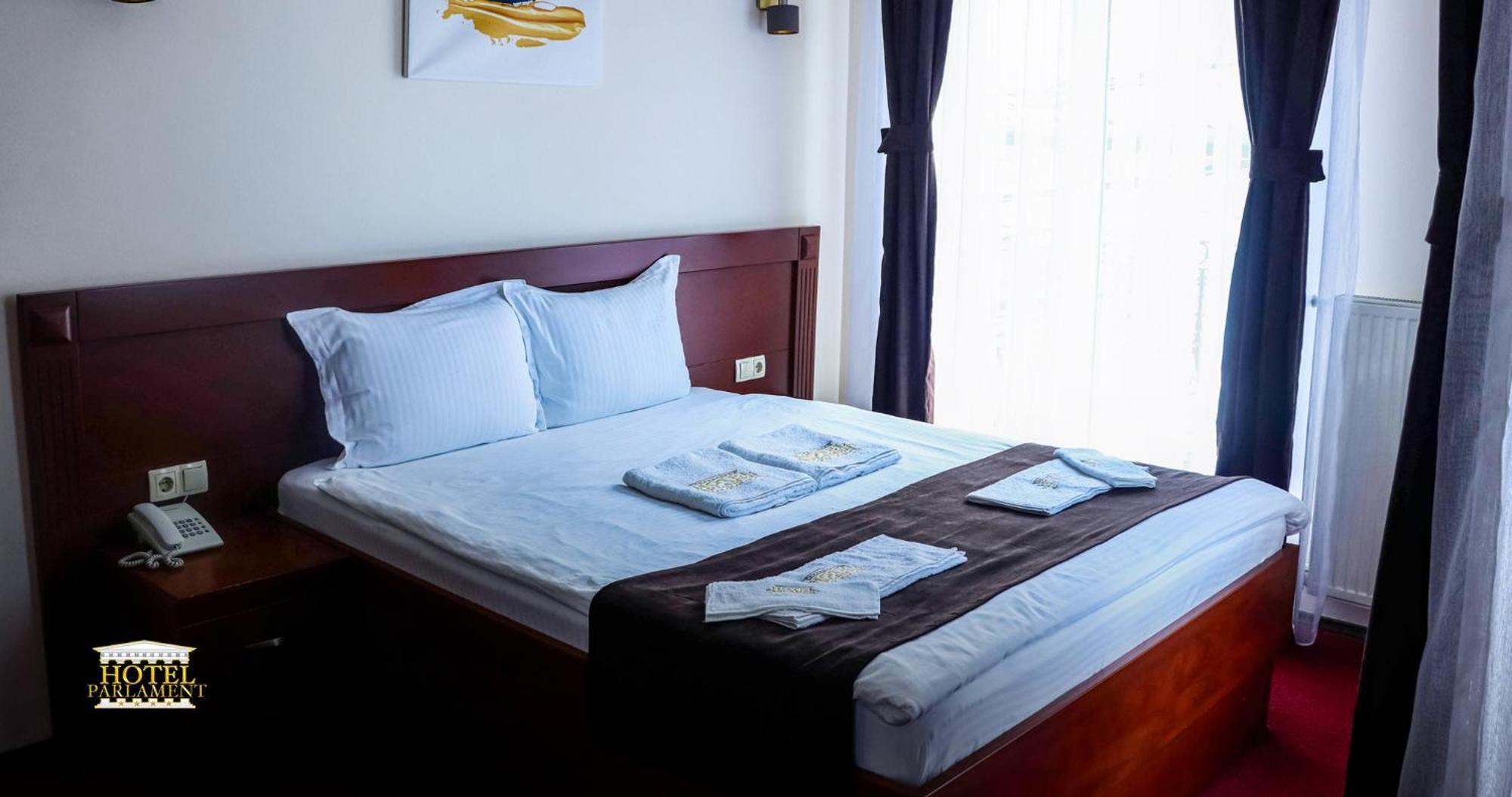 Hotel Parlament Prishtinë Ngoại thất bức ảnh