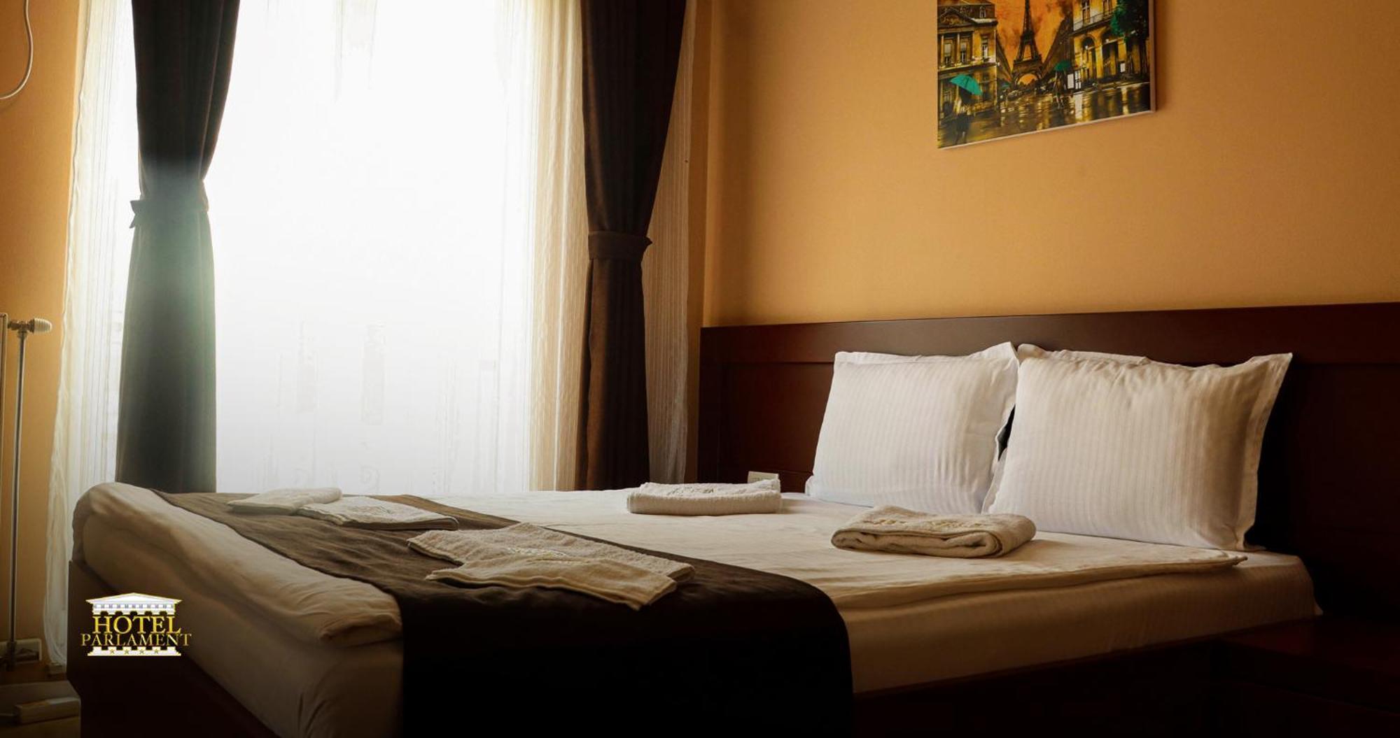 Hotel Parlament Prishtinë Ngoại thất bức ảnh