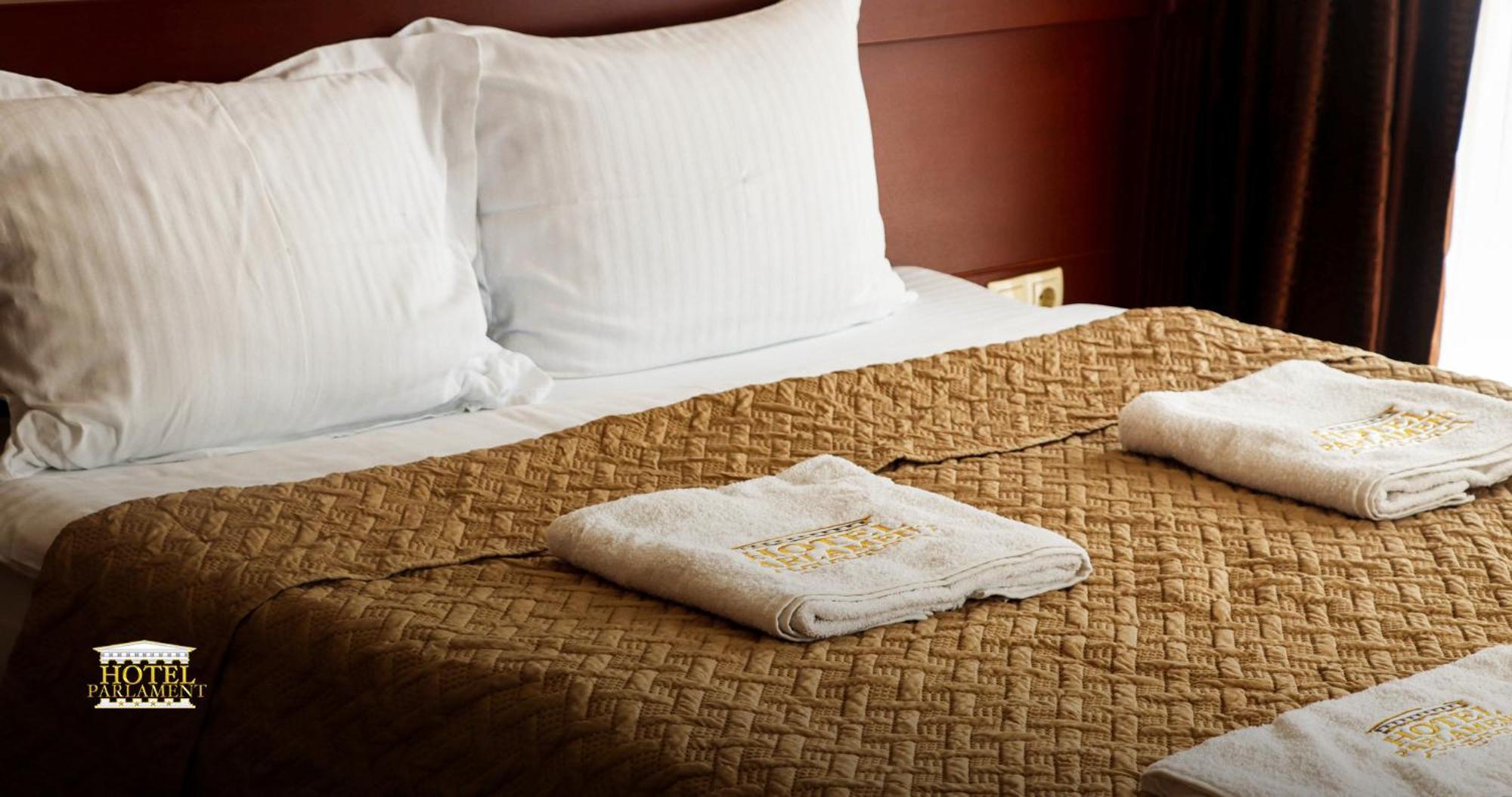 Hotel Parlament Prishtinë Ngoại thất bức ảnh