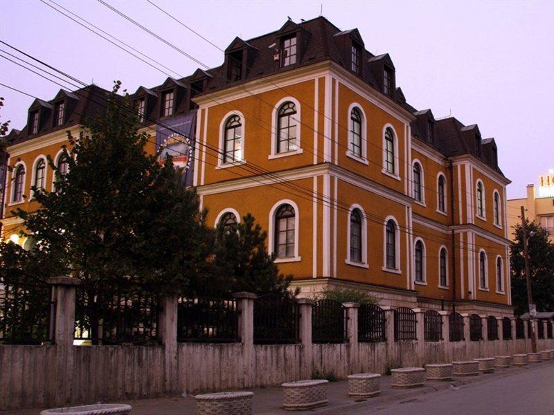Hotel Parlament Prishtinë Ngoại thất bức ảnh