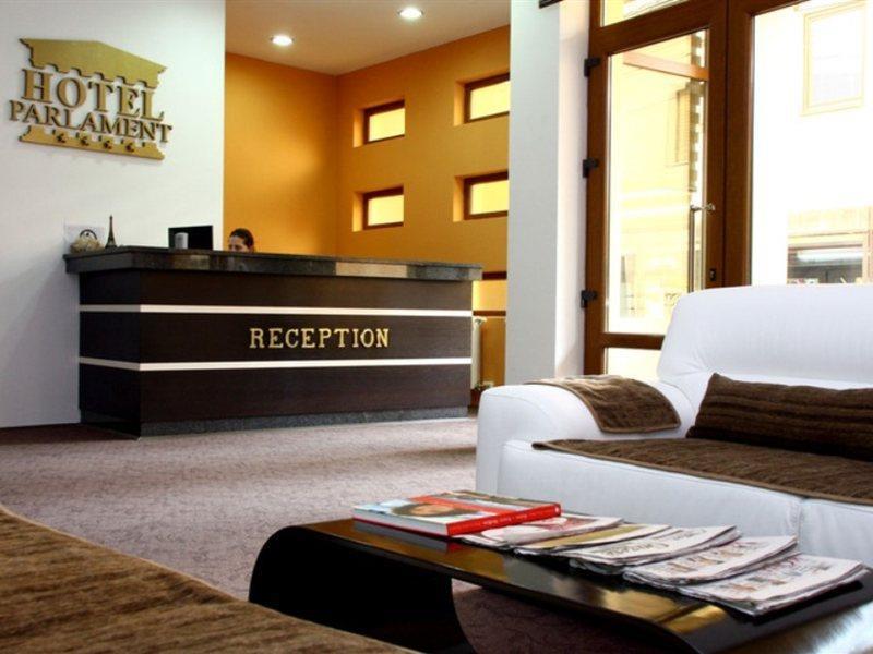 Hotel Parlament Prishtinë Ngoại thất bức ảnh