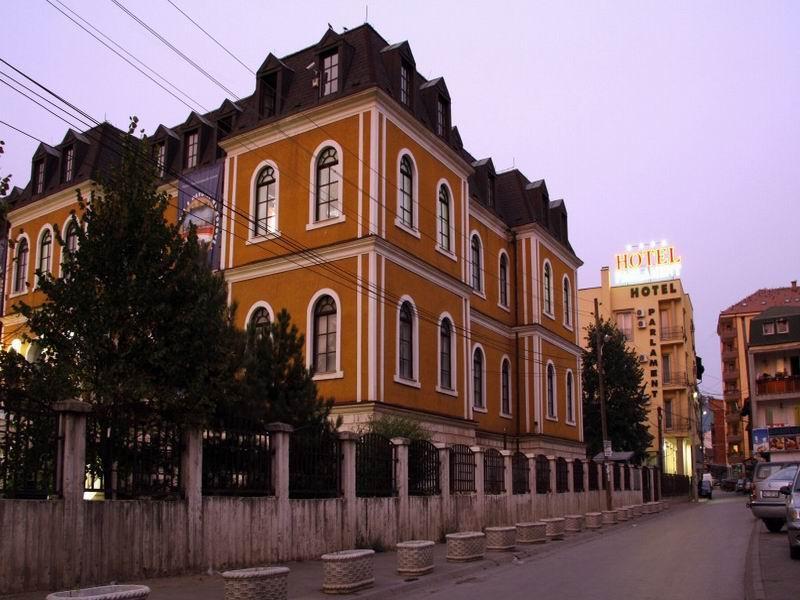 Hotel Parlament Prishtinë Ngoại thất bức ảnh