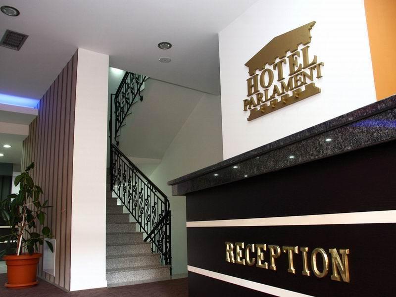 Hotel Parlament Prishtinë Ngoại thất bức ảnh