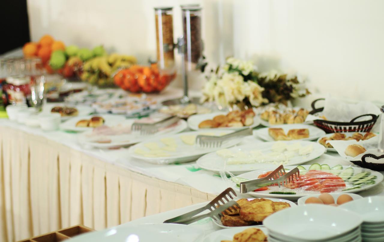 Hotel Parlament Prishtinë Ngoại thất bức ảnh