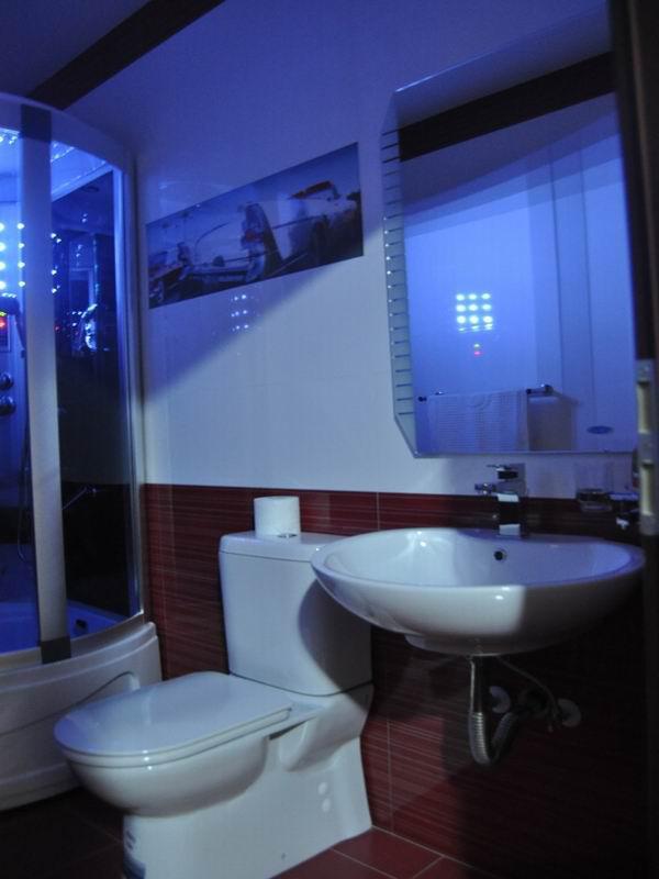 Hotel Parlament Prishtinë Ngoại thất bức ảnh